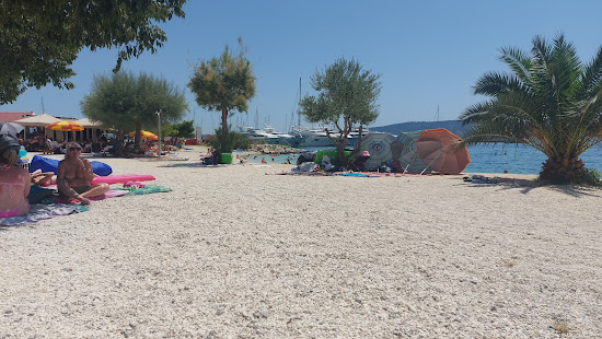 Beach Kamp, Kastel Gomilica