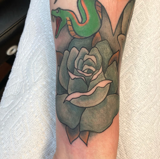 Tattoo Shop «Gypsy Kings», reviews and photos, 39500 W 14 Mile Rd, Commerce Charter Twp, MI 48390, USA