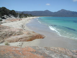 Photo de Hazards Beach entouré de montagnes