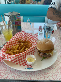 Hamburger du Restaurant américain Holly's Diner à Vannes - n°17