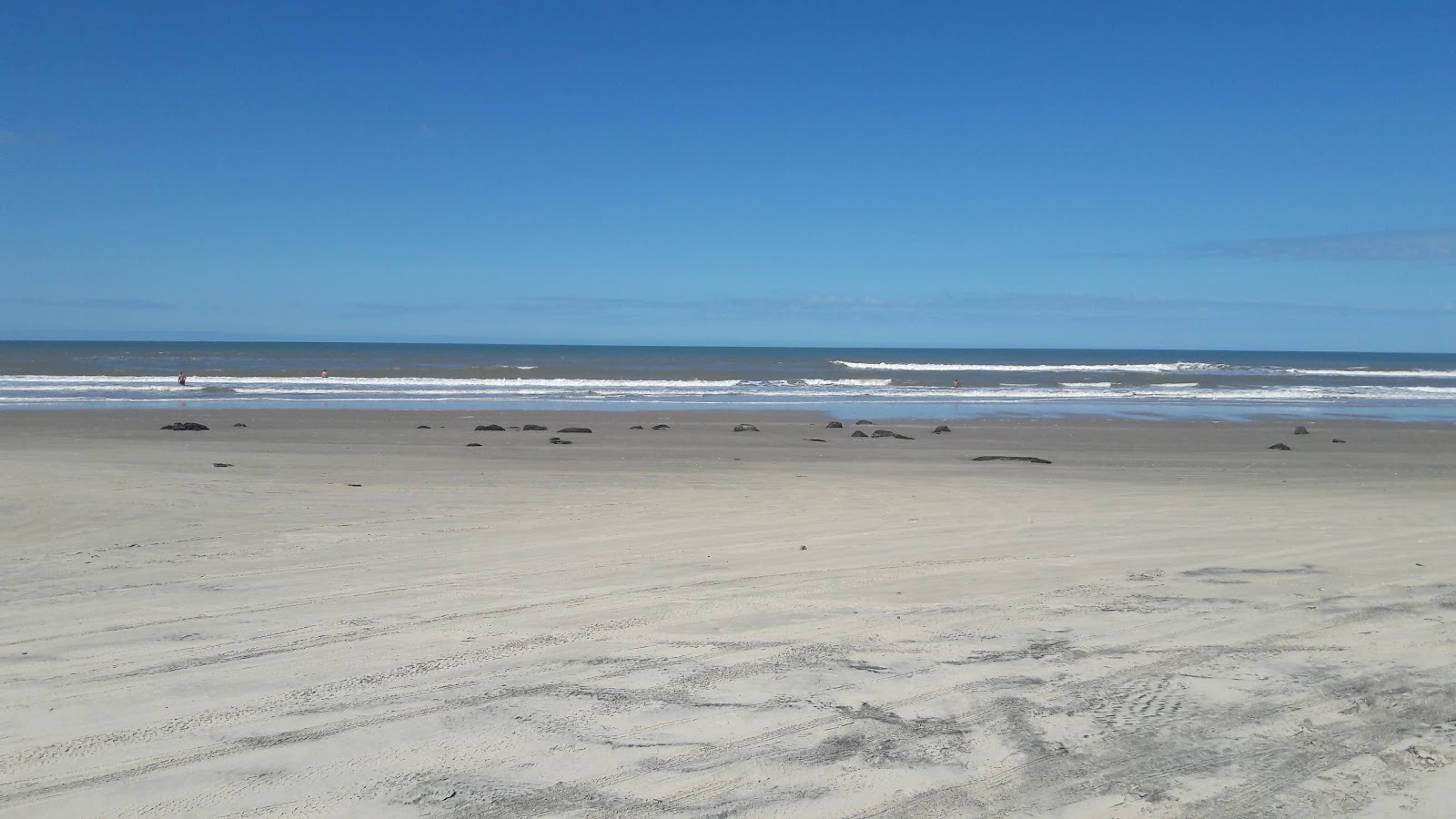Foto von Maravilhas Strand mit langer gerader strand