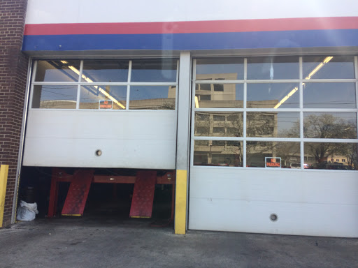 Tire Shop «Firestone Complete Auto Care», reviews and photos, 401 E Broadway, Louisville, KY 40202, USA