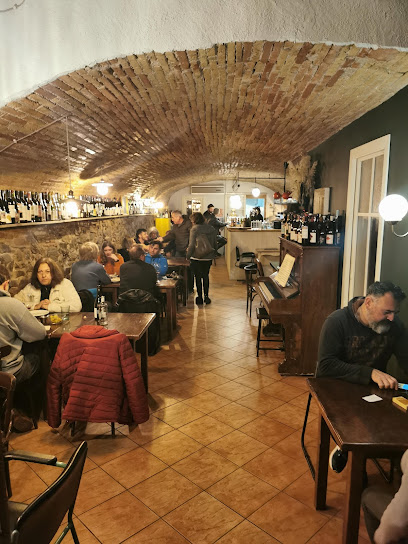 La Bacchanal Taverna-Vinoteca - Carrer de la Font Vella, 9, 43730 Falset, Tarragona, Spain