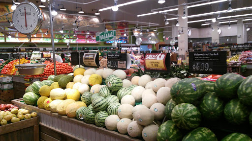 Grocery Store «Fresh Thyme Farmers Market- 82nd», reviews and photos, 4225 E 82nd St, Indianapolis, IN 46250, USA