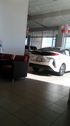 Toyota Dealer «Toyota of Louisville on Dixie Highway», reviews and photos, 6514 Dixie Hwy, Louisville, KY 40258, USA