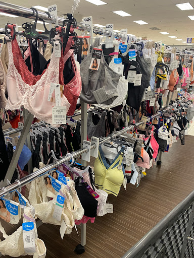 Clothing Store «Burlington Coat Factory», reviews and photos, 350 Towne Center Cir, Sanford, FL 32771, USA