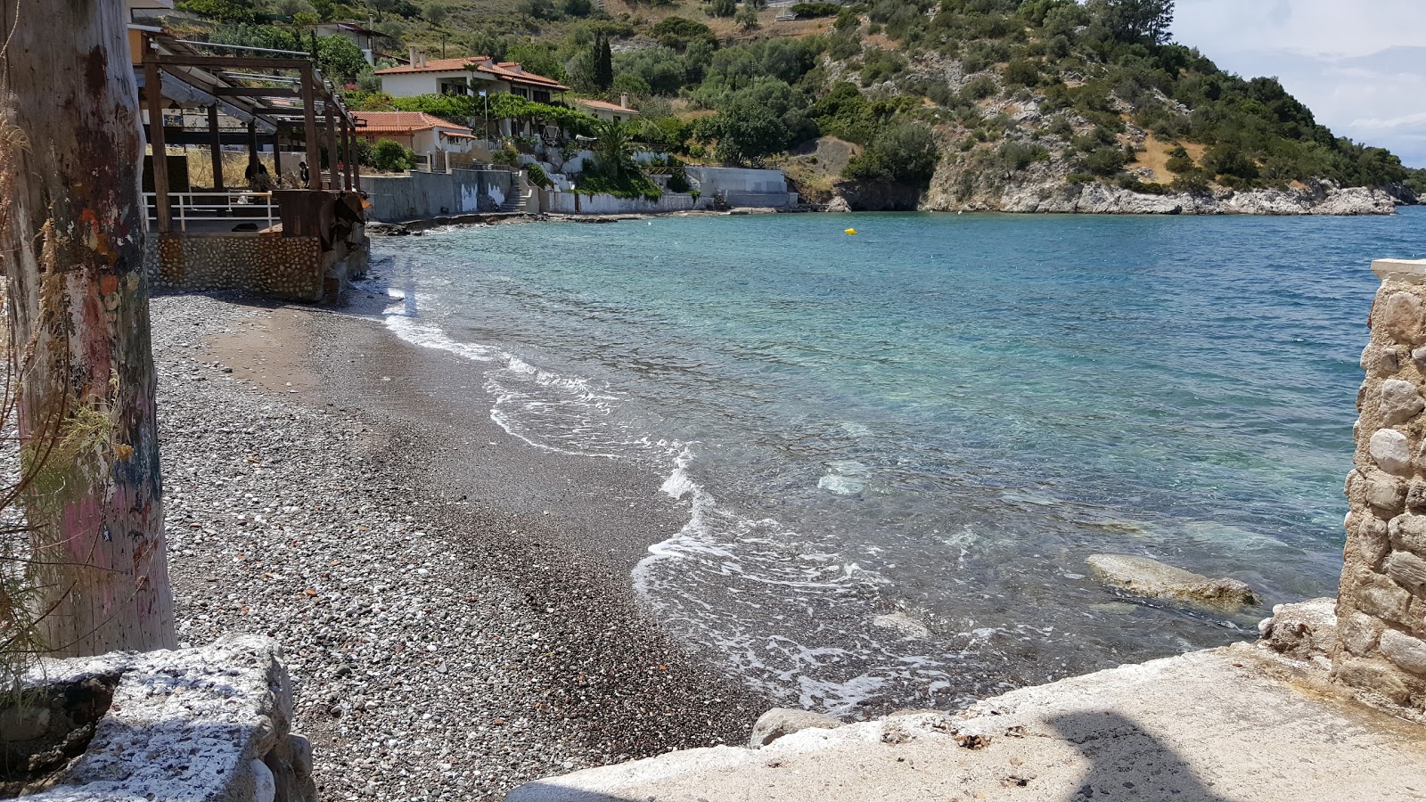 Foto af Agios Sotira beach med lille bugt