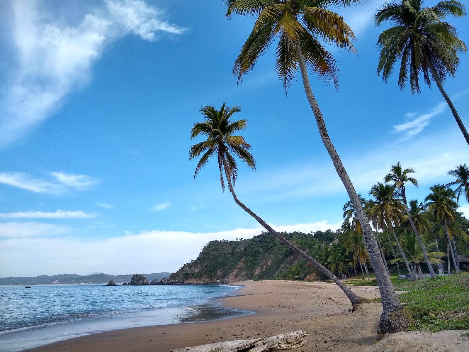 Foto di Playa El Tamarindo con una superficie del sabbia fine marrone