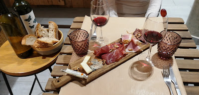 la pile d'assiettes à Saint-Jean-de-Luz