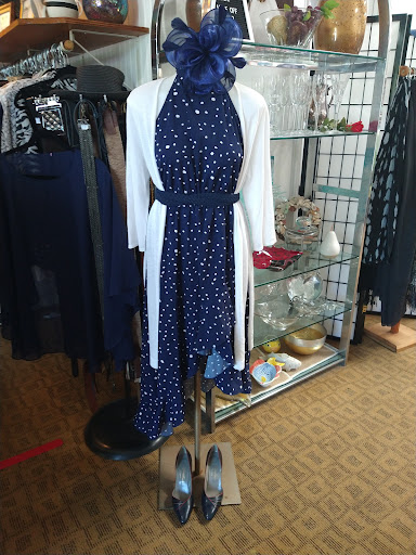 Thrift Store «St James Thrift Shop», reviews and photos, 817 Academy Dr, Solana Beach, CA 92075, USA