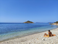 Foto von Campionna Beach mit geräumige küstenlinie