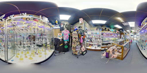 Tobacco Shop «Knuckleheads Tobacco & Gifts (Milwaukee)», reviews and photos, 2949 N Oakland Ave, Milwaukee, WI 53211, USA