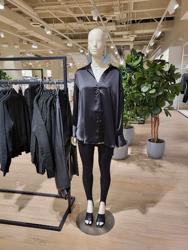 Clothing Store «H&M», reviews and photos, 6600 Topanga Canyon Blvd # 45, Canoga Park, CA 91303, USA