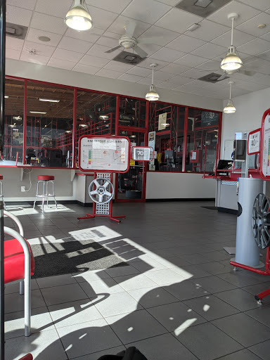 Tire Shop «Discount Tire Store - San Diego, CA», reviews and photos, 5860 Miramar Rd, San Diego, CA 92121, USA