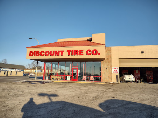 Tire Shop «Discount Tire Store», reviews and photos, 25125 Ford Rd, Dearborn, MI 48128, USA