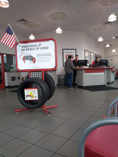 Tire Shop «Discount Tire Store - Eugene, OR», reviews and photos, 4026 W 11th Ave, Eugene, OR 97402, USA