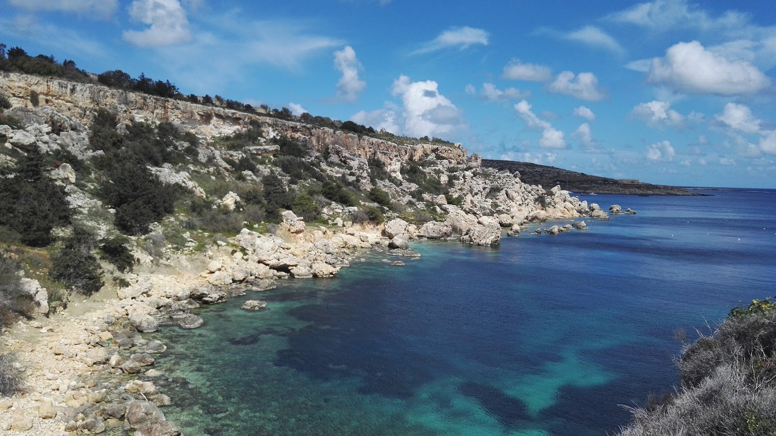 Foto van Fekruna Beach en de nederzetting