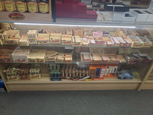 Tobacco Shop «Shorewood Tobacco & Cigar», reviews and photos, 720 Cottage St, Shorewood, IL 60404, USA