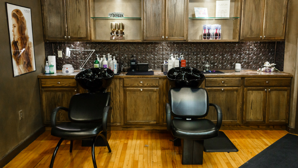Doreen's Family Hair Spa & Tanning Salon 12423