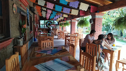 Metate y Mezcal Cocina Tradicional - Carretera Internacional #31 Santa María del Tule, 68044 Santa María de Tule, Oax., Mexico