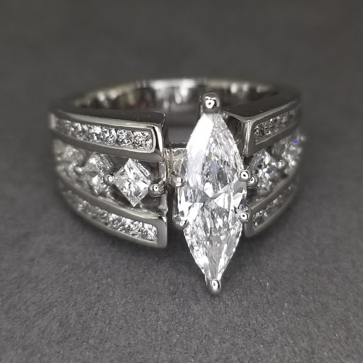 Jewelry Store «Dale Robertson Jewelry Co., LLC», reviews and photos, 784 Loveland-Miamiville Rd #300, Loveland, OH 45140, USA