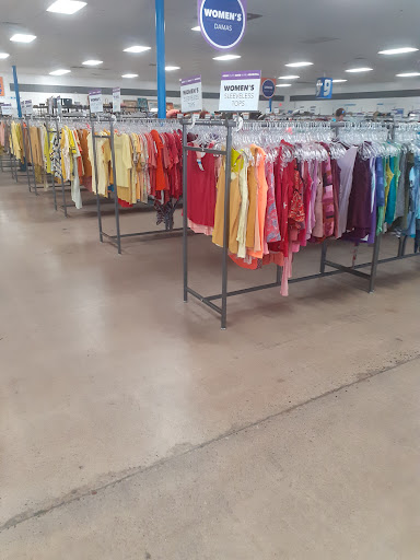 Thrift Store «Gilbert & University Goodwill Retail Store & Donation Center», reviews and photos, 1900 E University Dr, Mesa, AZ 85203, USA