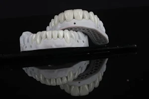 ד"ר אלכסיי רחמנוב - השתלות שיניים באשדוד, רופא שיניים באשדוד image