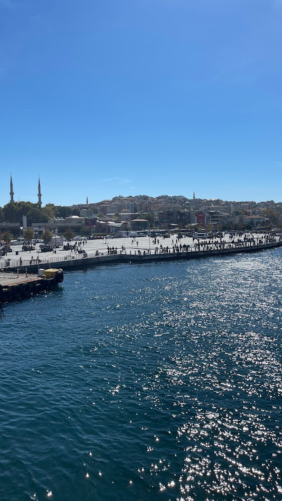 Üsküdar Vapur İskelesi