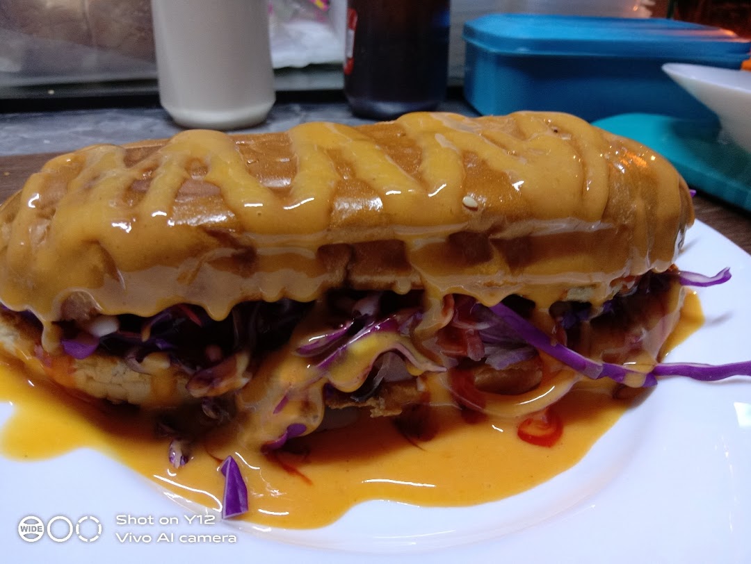 BURGER CHEEZY BANJIR DLICIOUS