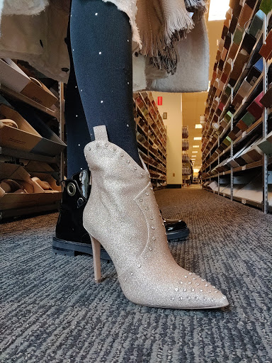 Department Store «Nordstrom Rack Chicago Avenue», reviews and photos, 101 E Chicago Ave, Chicago, IL 60611, USA