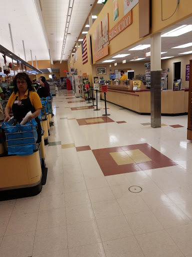 Grocery Store «Stop & Shop», reviews and photos, 2020 Norwich-New London Turnpike, Montville, CT 06353, USA