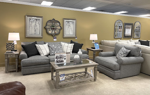 Furniture Store «Raymour & Flanigan Furniture and Mattress Store», reviews and photos, 629 Snyder Rd, Reading, PA 19605, USA