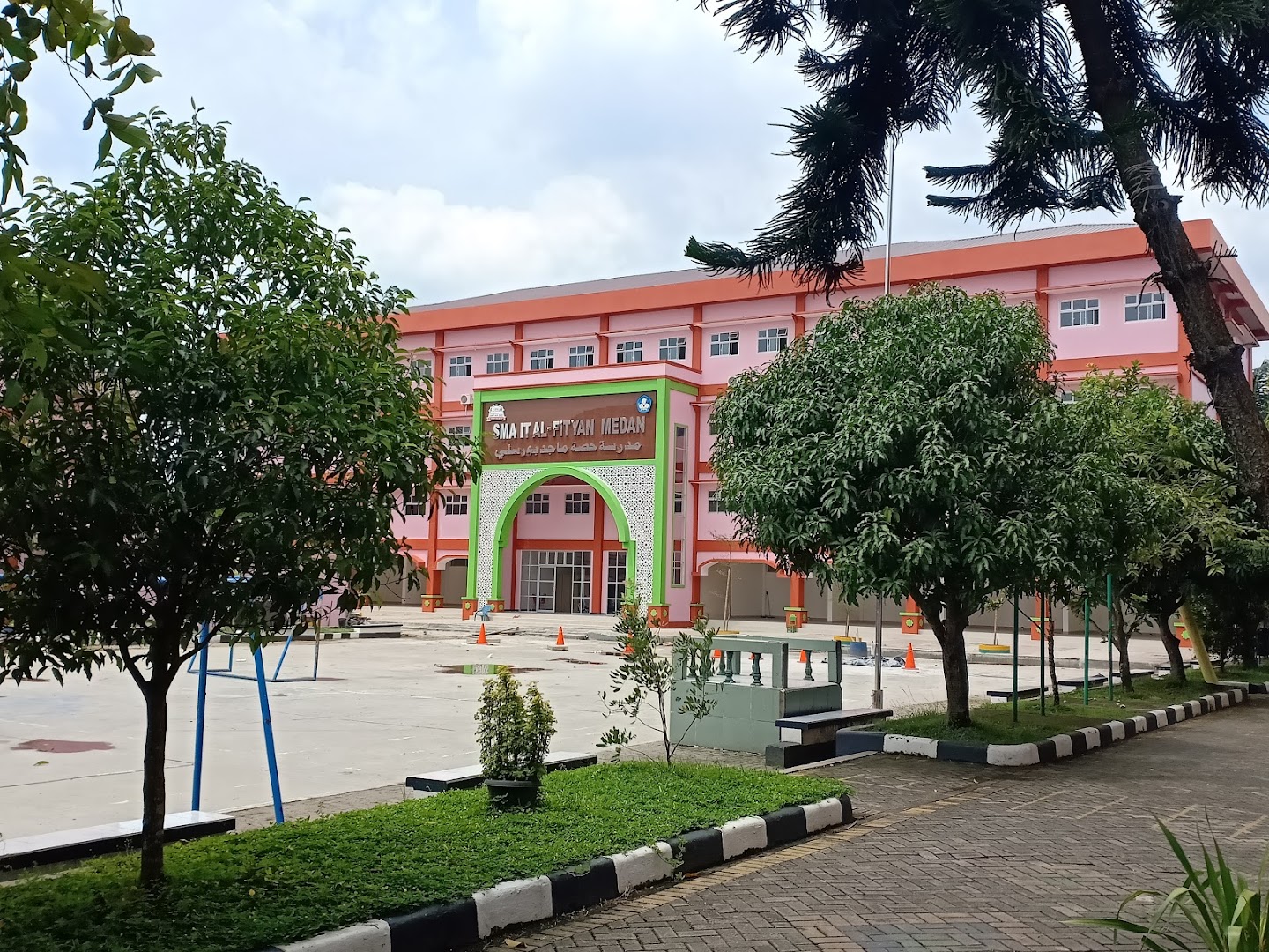 Sekolah Menengah Atas Islam Terpadu Al-fityan Photo