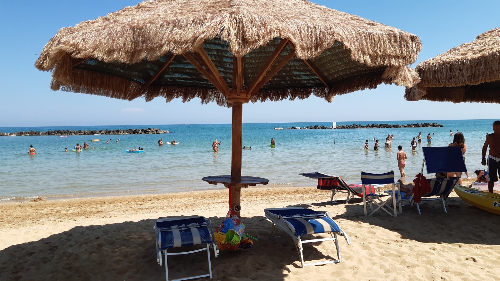 Foto von Spiaggia Torrente Vallelunga mit sehr sauber Sauberkeitsgrad