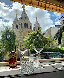 Photo n°12 de A la Ville de Petrograd à Paris ()