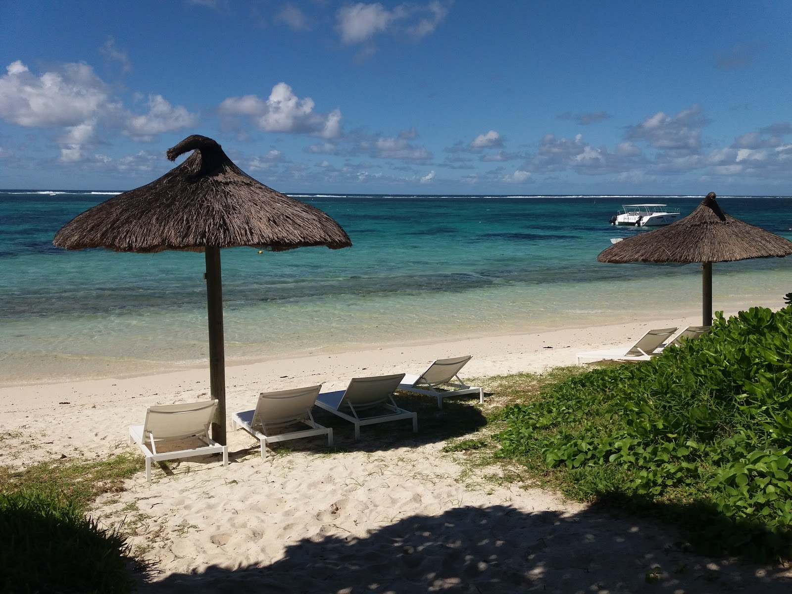 Fotografie cu Long Beach Mauritius - locul popular printre cunoscătorii de relaxare