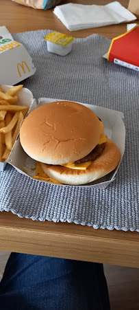 Cheeseburger du Restauration rapide McDonald's à Châlons-en-Champagne - n°4