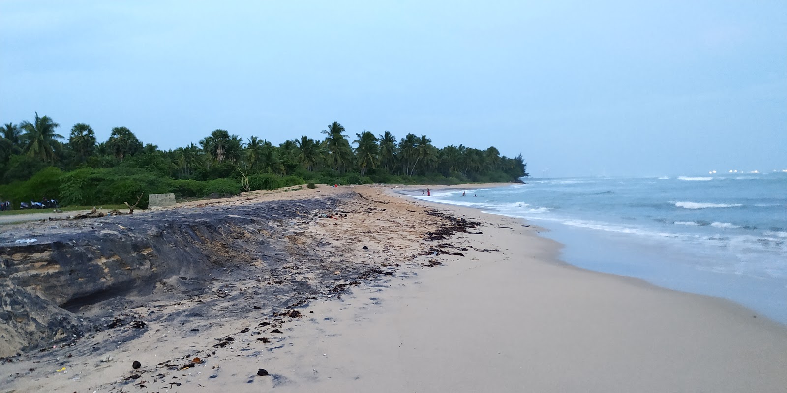 Foto van Vattakottai Fort Beach met helder zand oppervlakte