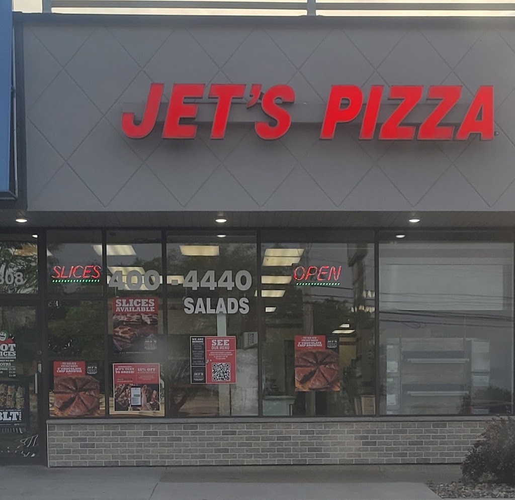 Jet's Pizza 48858