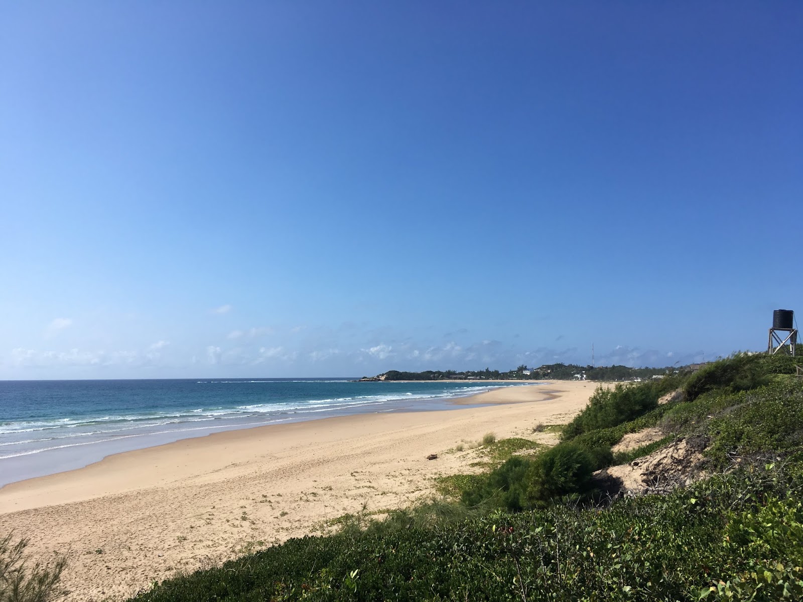 Photo de Tofo Beach avec l'eau turquoise de surface