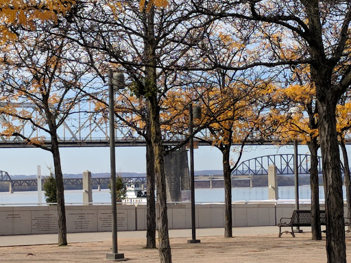 Park «Louisville Waterfront Park (Great Lawn, Harbor Lawn, Festival Plaza)», reviews and photos, 231 Witherspoon St, Louisville, KY 40202, USA