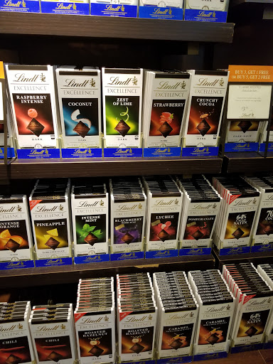 Shopping Mall «Jersey Shore Premium Outlets», reviews and photos, 1 Premium Outlet Blvd, Tinton Falls, NJ 07753, USA