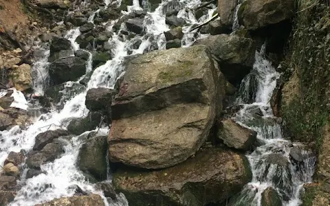 Ab-Pari Waterfall image