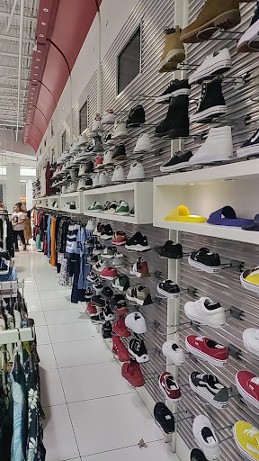 Shoe Store «Shoe Palace», reviews and photos, 2901 S Capital of Texas Hwy, Austin, TX 78746, USA