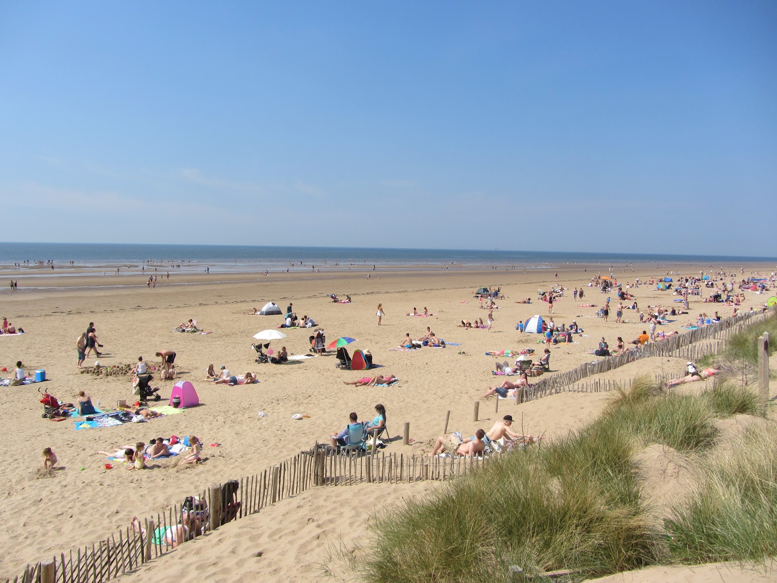 Foto av Formby Beach med lång rak strand