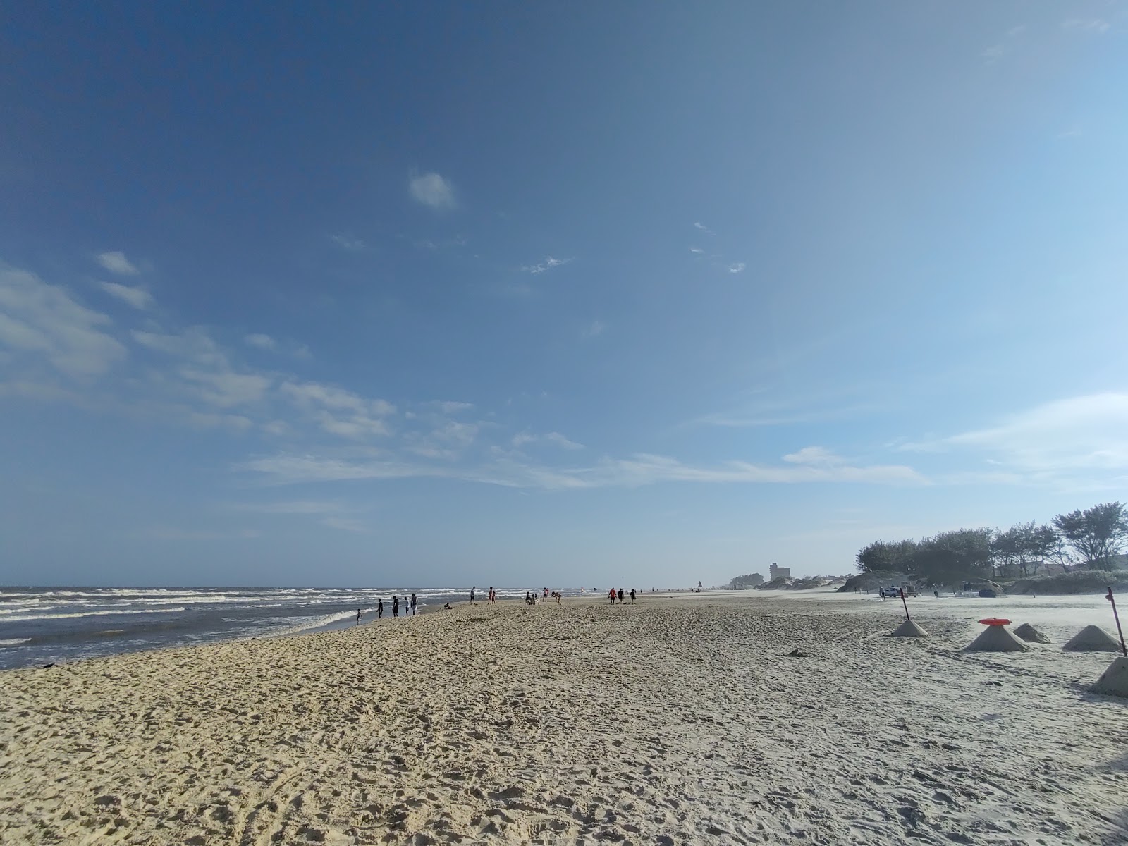 Foto av Praia Rainha do Mar med lång rak strand