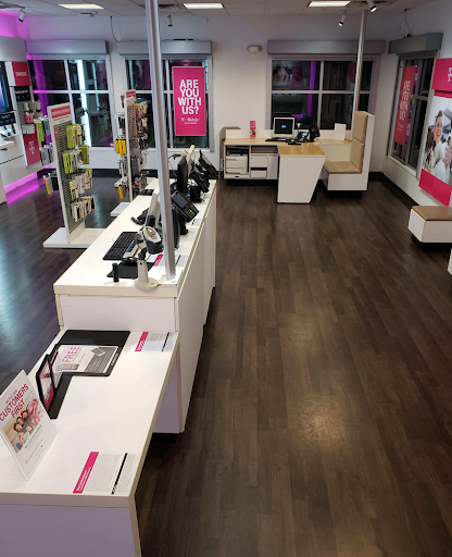 Cell Phone Store «T-Mobile», reviews and photos, 950 Hyde Park Ave, Hyde Park, MA 02136, USA