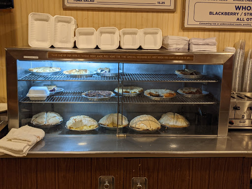 Shopping Mall «Shops On Lake Avenue», reviews and photos, 345 S Lake Ave, Pasadena, CA 91101, USA