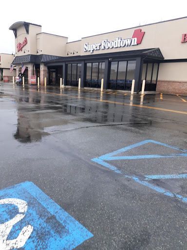 Grocery Store «Super Foodtown of East Stroudsburg», reviews and photos, 232 Fox Run Ln, East Stroudsburg, PA 18302, USA