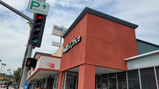FedEx Office Print & Ship Center, 12101 Ventura Blvd, Studio City, CA 91604, USA, 